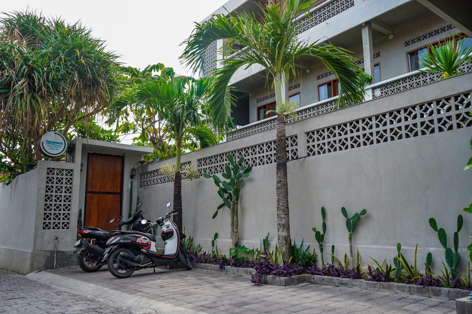 The Breeze Stay And Surf Canggu  Bagian luar foto