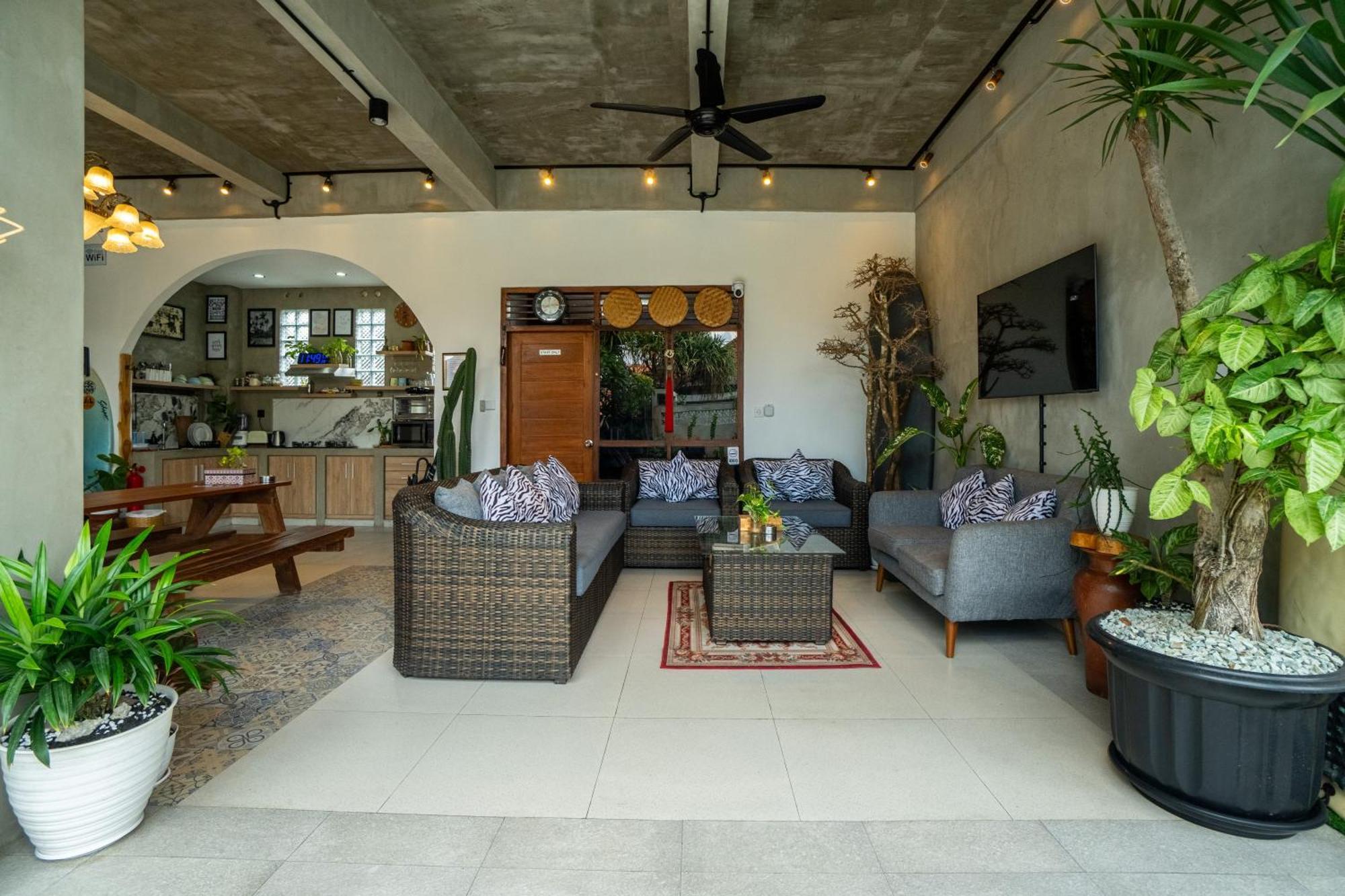 The Breeze Stay And Surf Canggu  Bagian luar foto