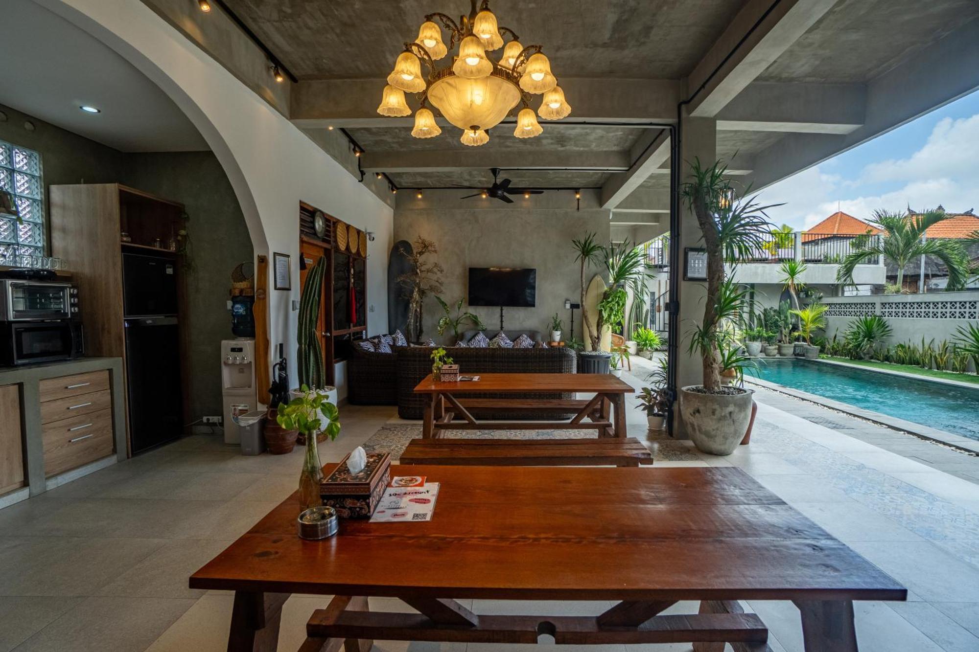 The Breeze Stay And Surf Canggu  Bagian luar foto